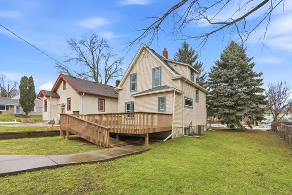 902 Dodd Road, West Saint Paul, MN 55118