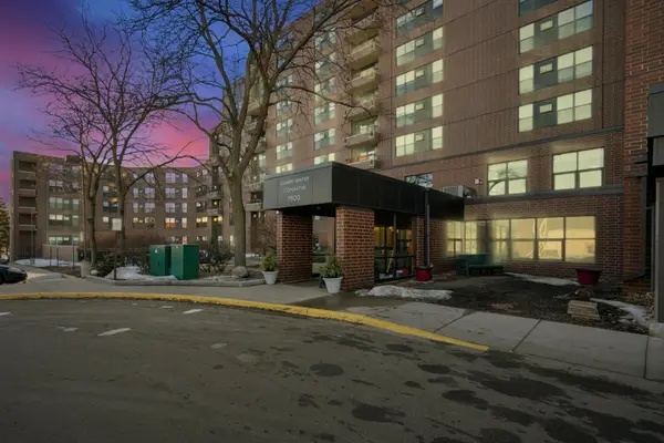 7600 Golden Valley Road #405, Minneapolis, MN 55427