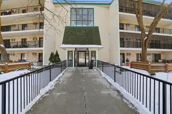 10531 Cedar Lake Road #312, Hopkins, MN 55305