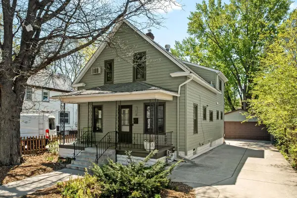 334 24th Avenue Ne, Minneapolis, MN 55418