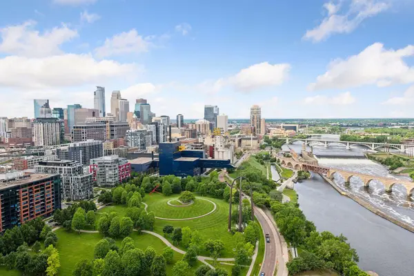 1111 W River Parkway #26A, Minneapolis, MN 55415