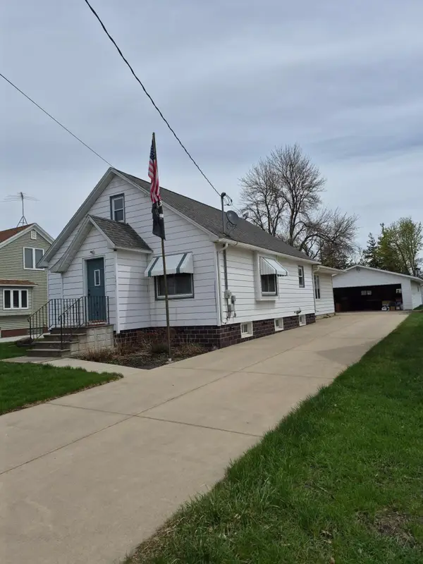 245 N Broadway, Alden, MN 56009