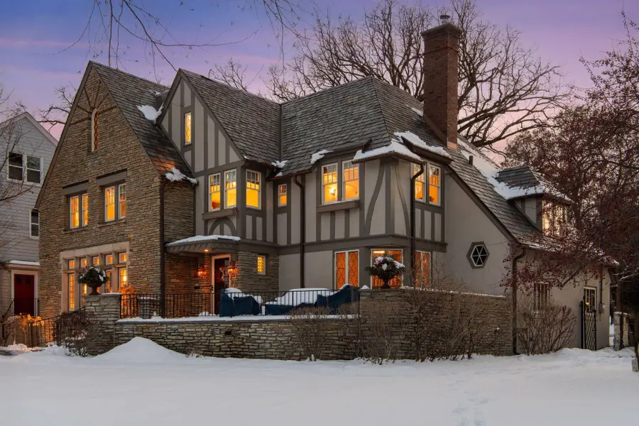 2116 W Lake Of The Isles Parkway, Minneapolis, MN 55405 - #2