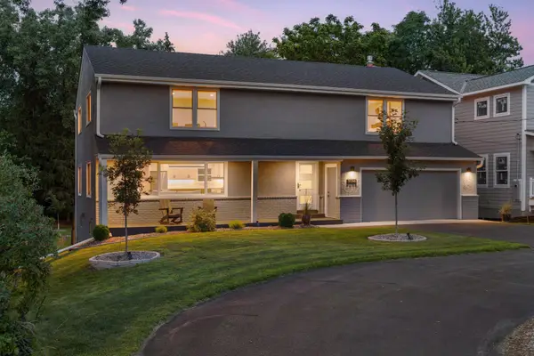 3098 Victoria Street N, Saint Paul, MN 55113