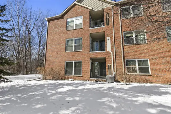 2496 County Road C2 W #109, Saint Paul, MN 55113