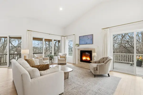 1595 Summit Shores Circle, Burnsville, MN 55306