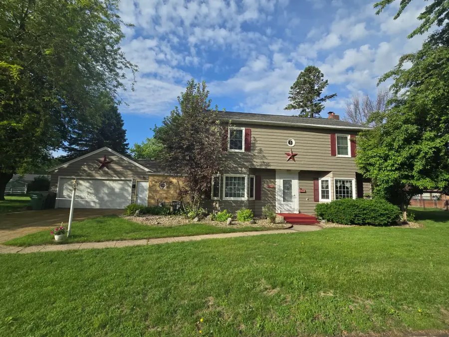 405 Clary Street W, Worthington, MN 56187 - #2