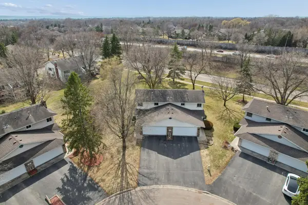 8525 W 97th Street Circle, Minneapolis, MN 55438