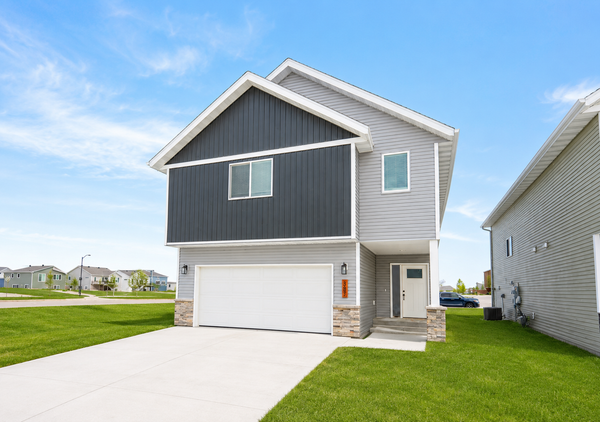 2387 Eagle Valley Drive S, Fargo, ND 58104