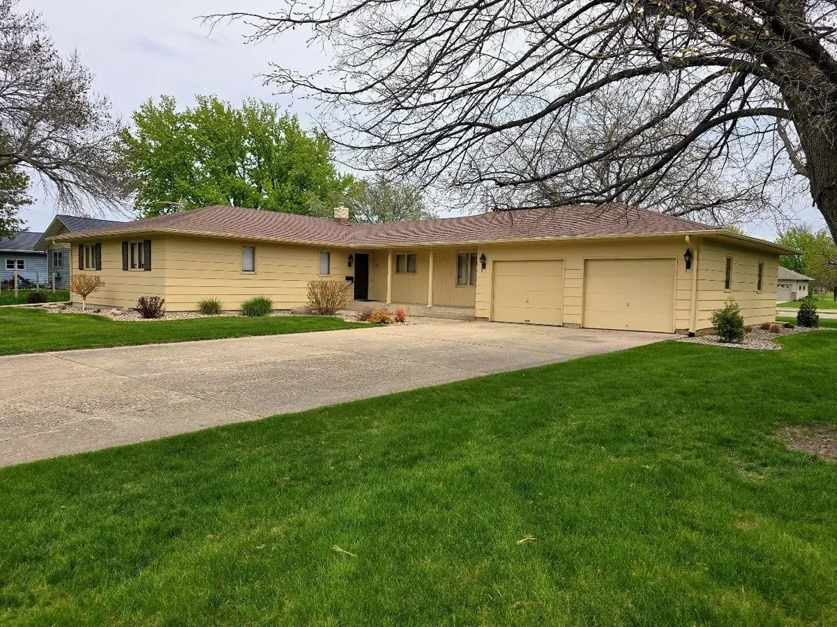 807 7th Avenue Se, Pipestone, MN 56164 - #1