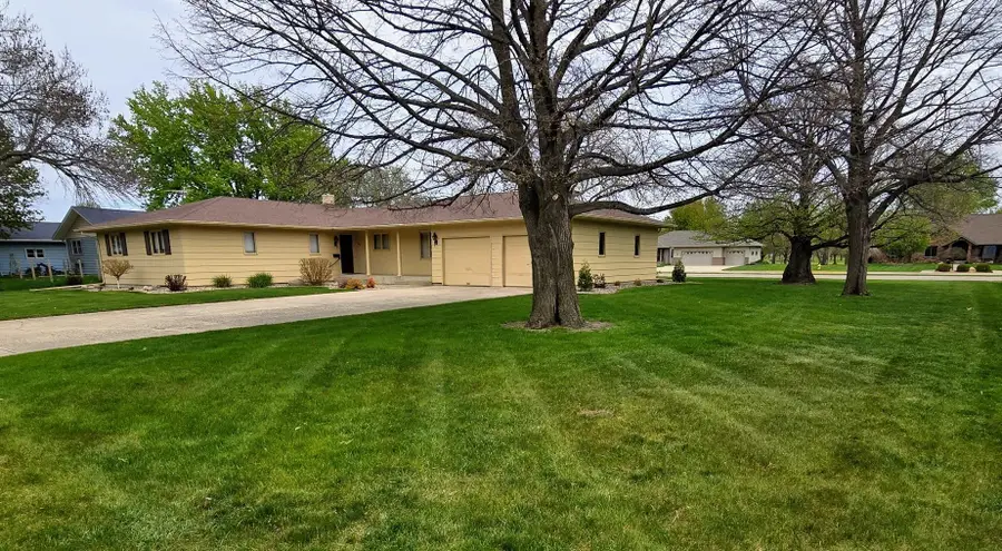 807 7th Avenue Se, Pipestone, MN 56164 - #3