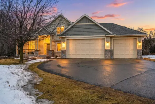 925 Sadie's Lane, Hudson, WI 54016