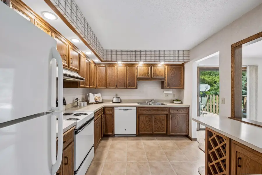 5706 W 98 1/2 Street, Minneapolis, MN 55437 - #2