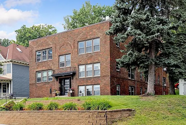 383 Grand Avenue #9, Saint Paul, MN 55102