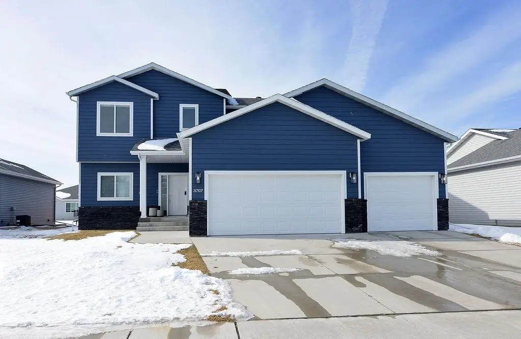 3707 Merrifield Drive S, Fargo, ND 58104 - #1
