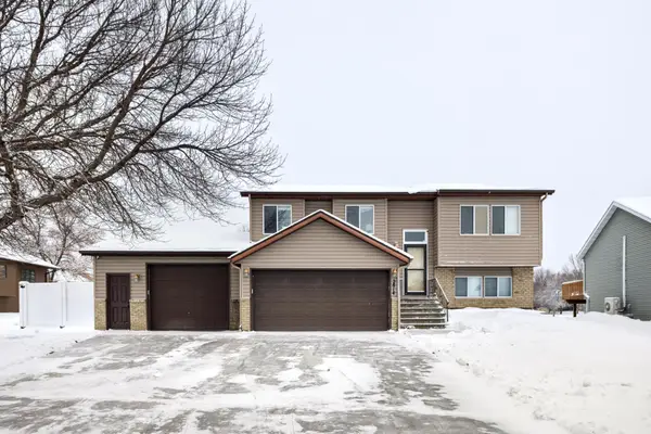 2814 Village Green Drive, Moorhead, MN 56560