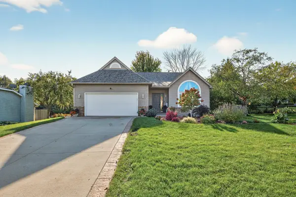 2084 Parkview Lane, Woodbury, MN 55125