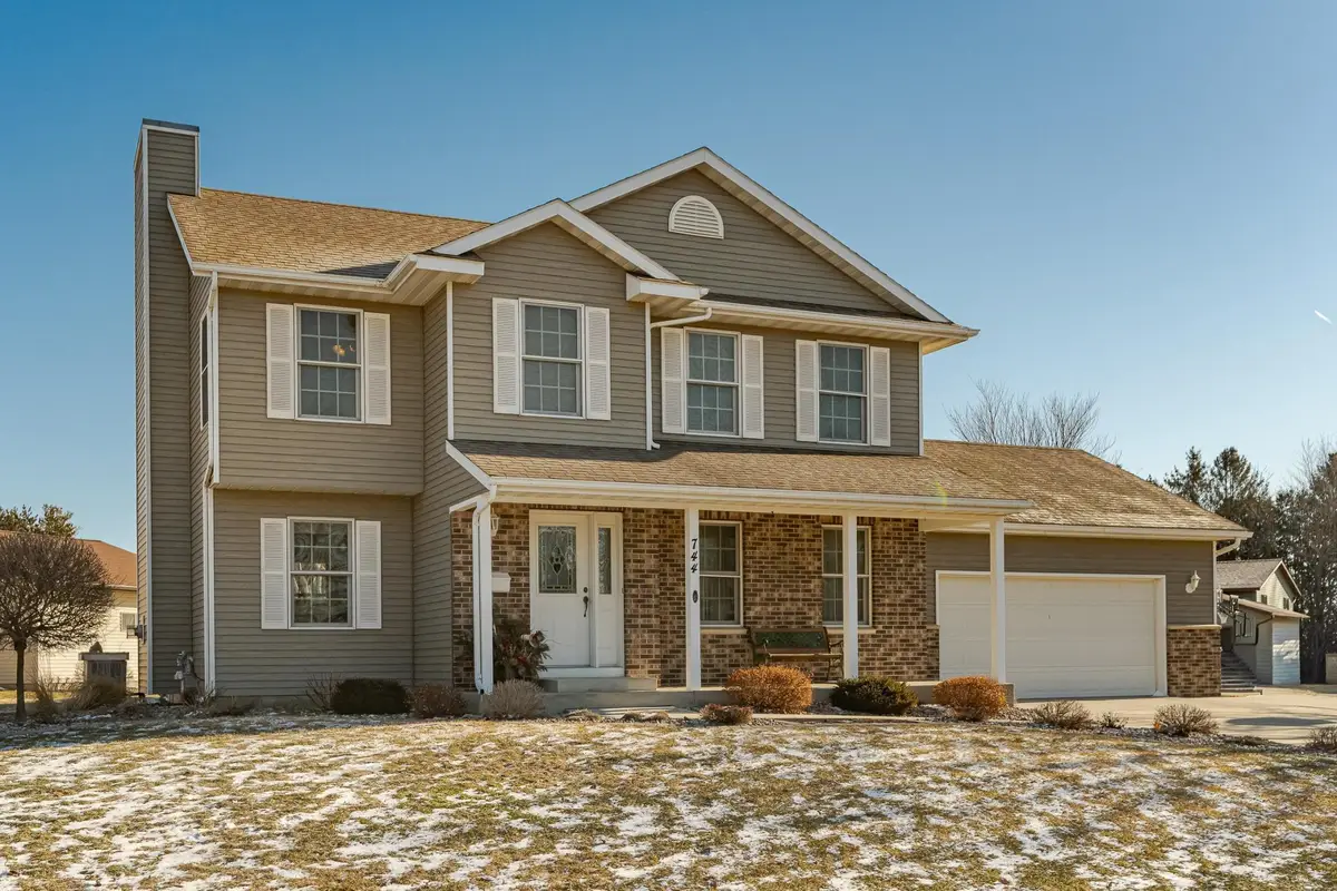 744 Jefferson Avenue Sw, Eyota, MN 55934 - #1