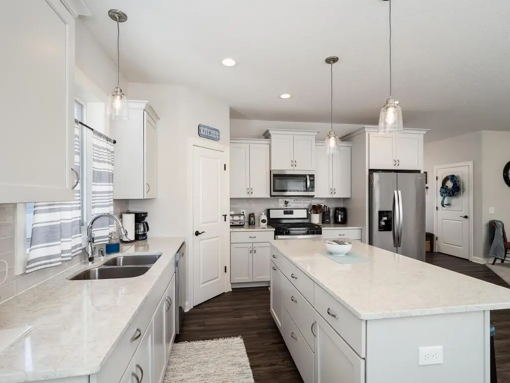 404 Grant Avenue Se, Hutchinson, MN 55350 - #1