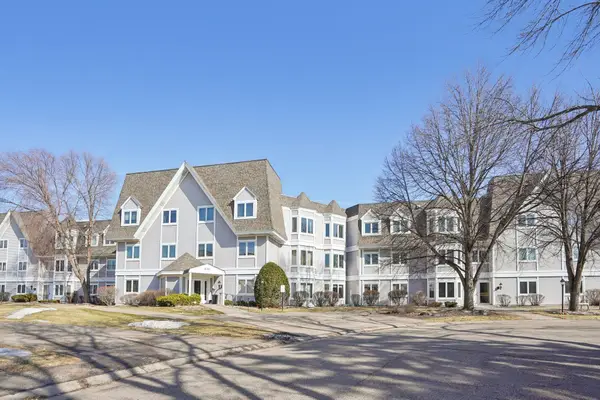 4035 Victoria Street N #212, Shoreview, MN 55126