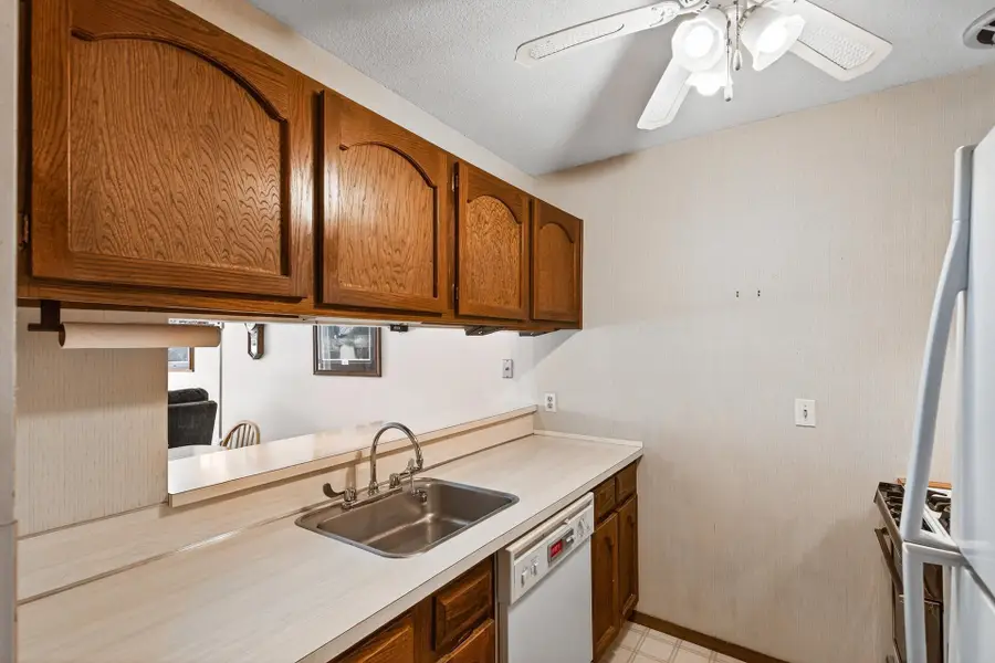 6042 Golden Valley Road, Minneapolis, MN 55422 - #2