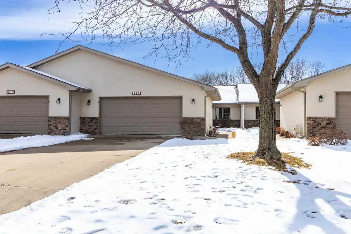 2224 Pinewood Drive, Shakopee, MN 55379 - #1