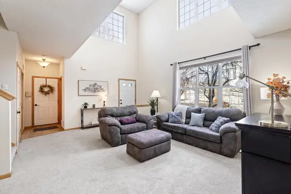 16365 Javari Court, Lakeville, MN 55044