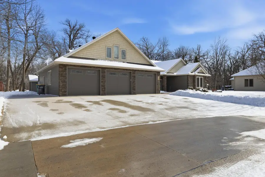 118 W Beaton Drive, West Fargo, ND 58078 - #2