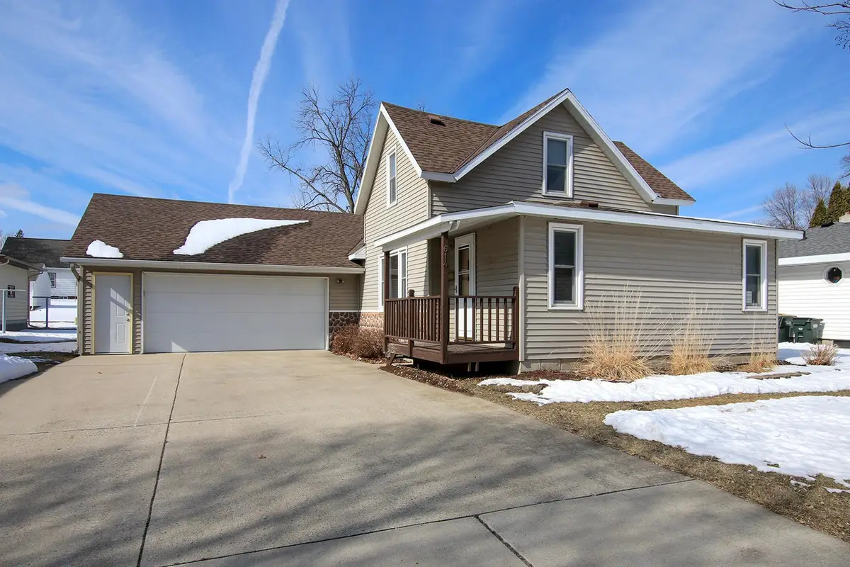 614 Elm Street Ne, Hutchinson, MN 55350 - #1