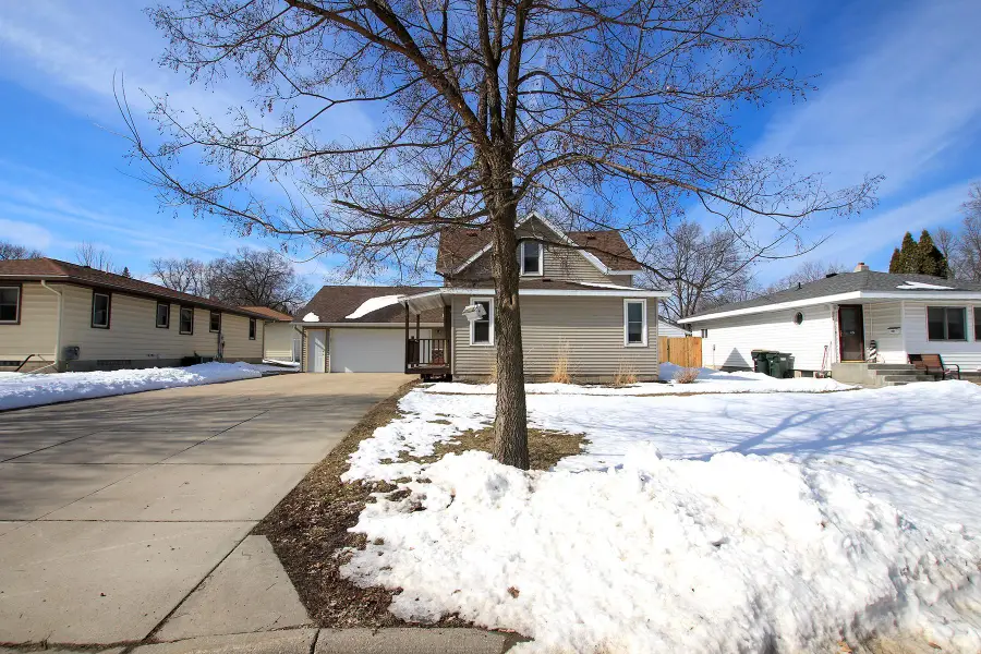 614 Elm Street Ne, Hutchinson, MN 55350 - #2