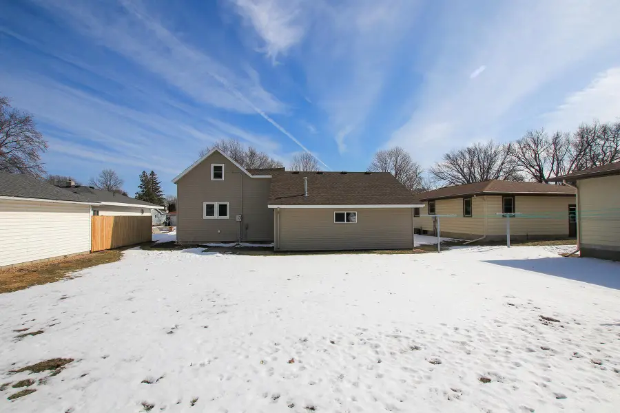614 Elm Street Ne, Hutchinson, MN 55350 - #3
