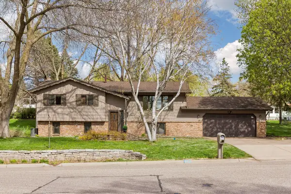 2720 Pineview Lane N, Minneapolis, MN 55441