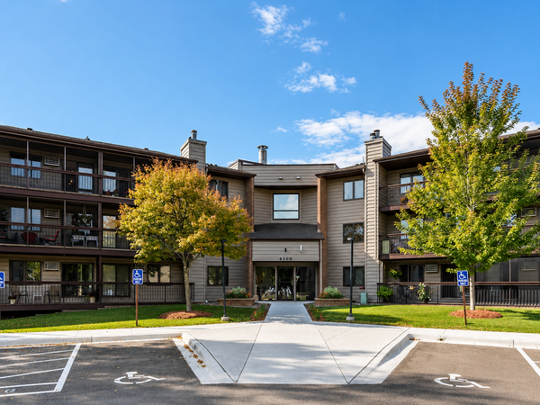 4300 Trenton Lane N #307, Plymouth, MN 55442