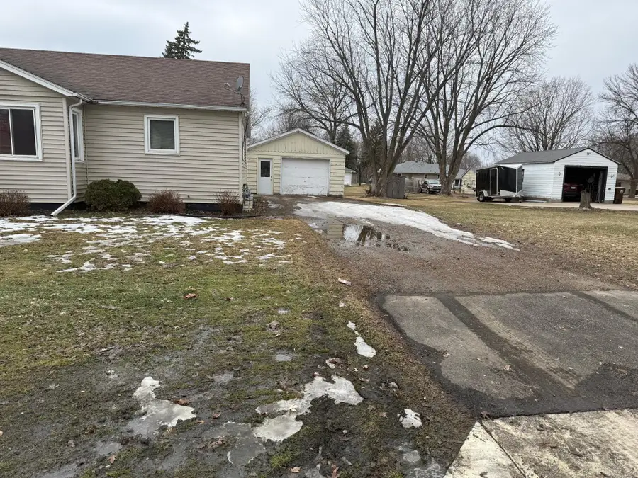 314 and 316 Pershing Ave N, New Prague, MN 56071 - #2