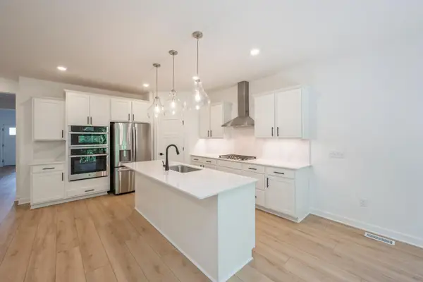 5192 Long Pointe Bay, Woodbury, MN 55129