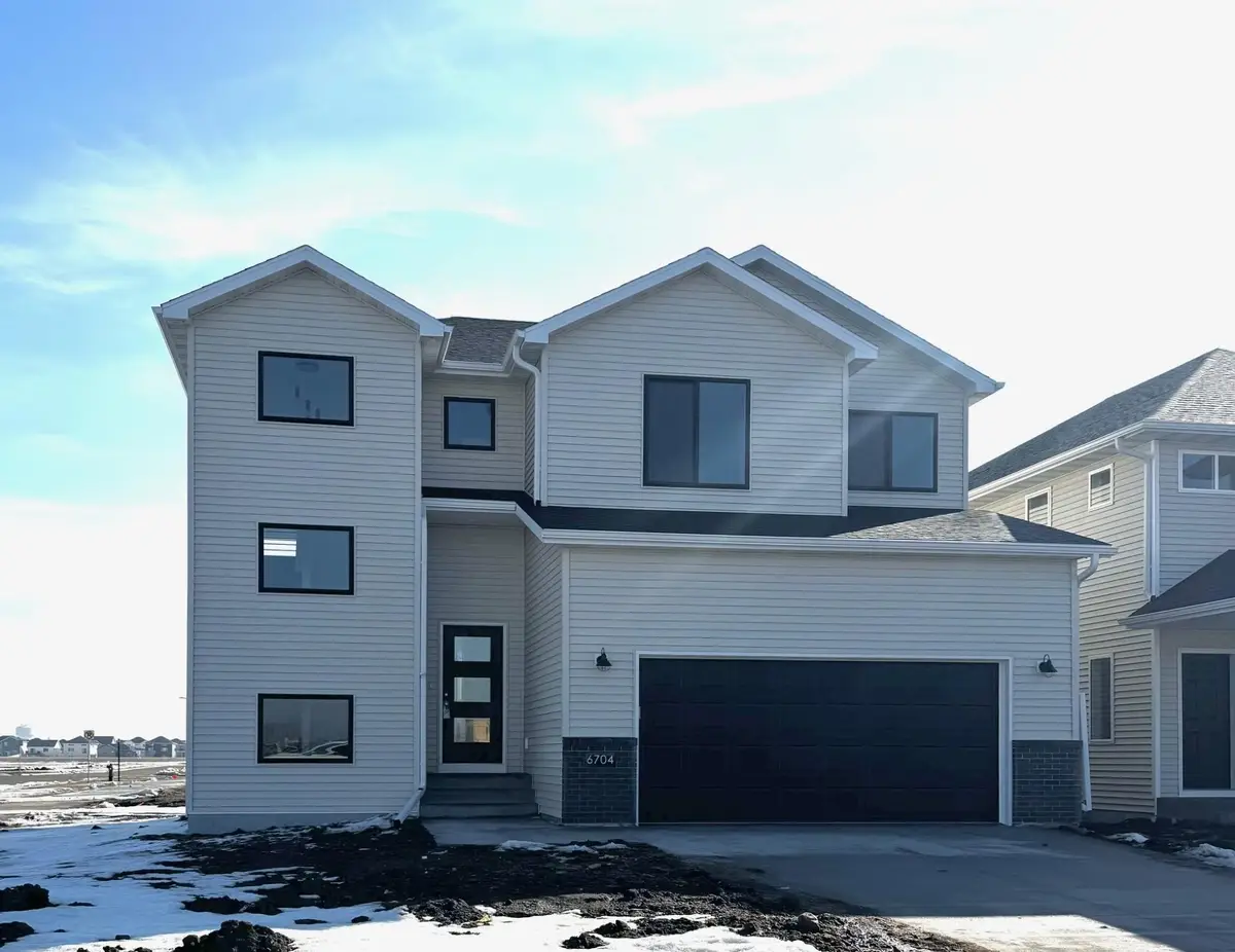 6704 32 Street S, Fargo, ND 58104 - #1