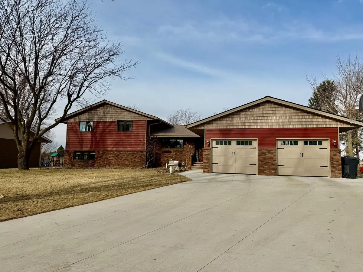 1665 Oakwood Drive, Worthington, MN 56187 - #1