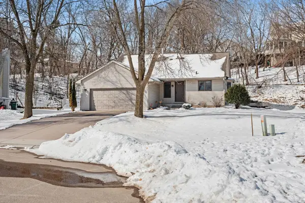 8136 Dakota Lane, Chanhassen, MN 55317