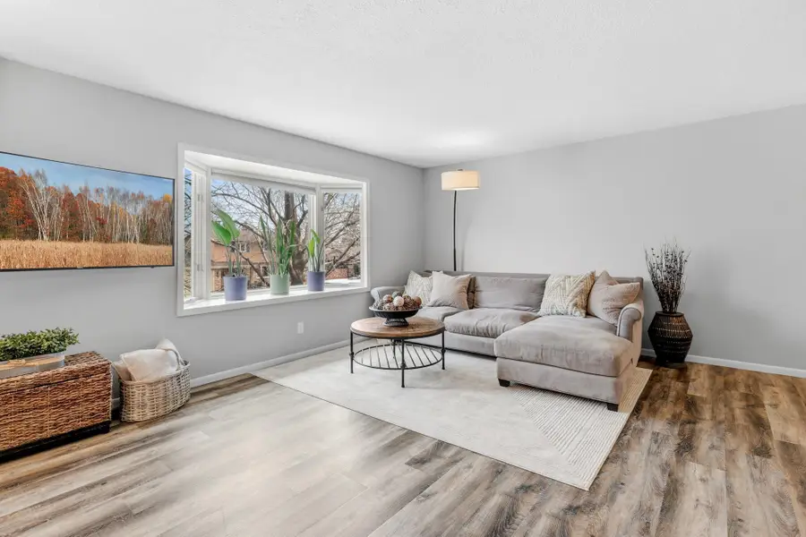 36 13th Avenue Sw, Saint Paul, MN 55112 - #3