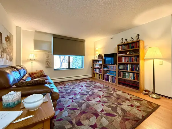 7600 Golden Valley Road #305, Minneapolis, MN 55427