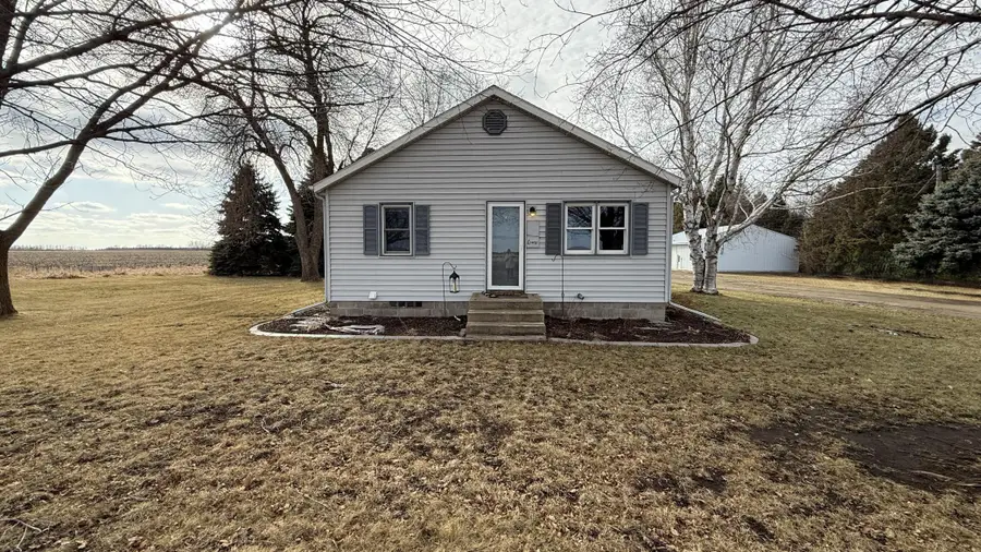 2065 90th Avenue Sw, Montevideo, MN 56265 - #2
