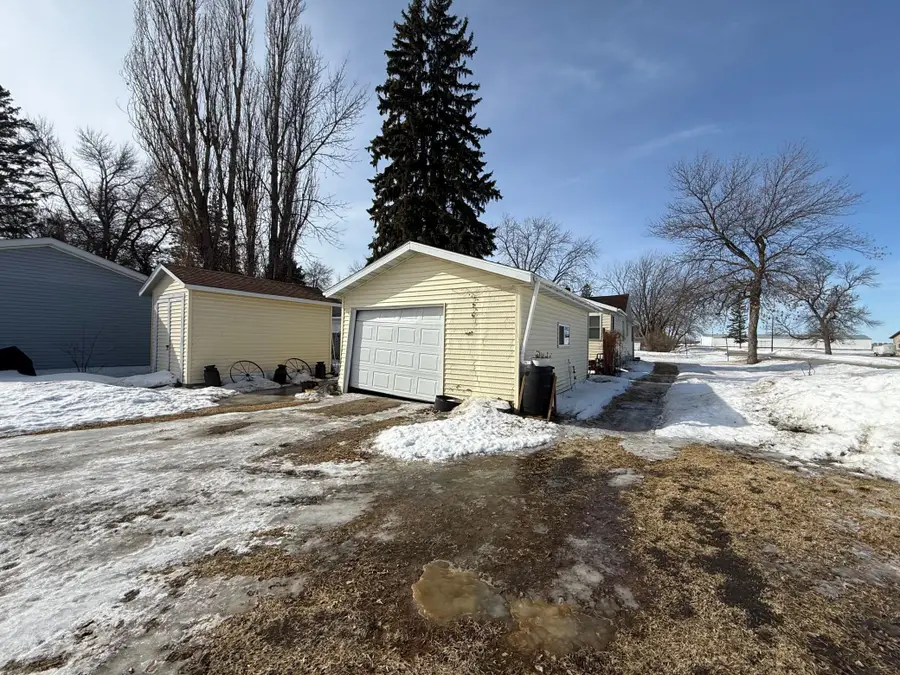 124 State Avenue N, Thief River Falls, MN 56701 - #2