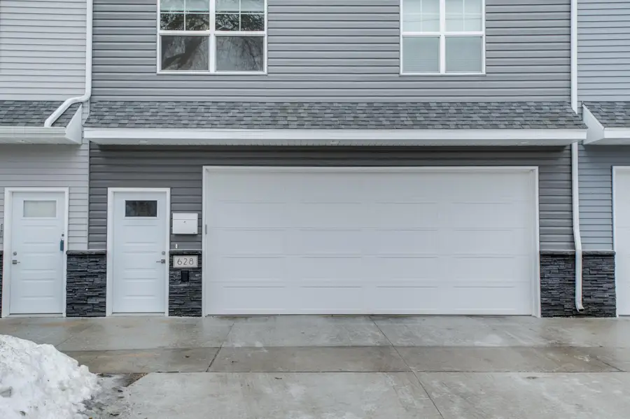 628 10th Avenue N, Fargo, ND 58102 - #3