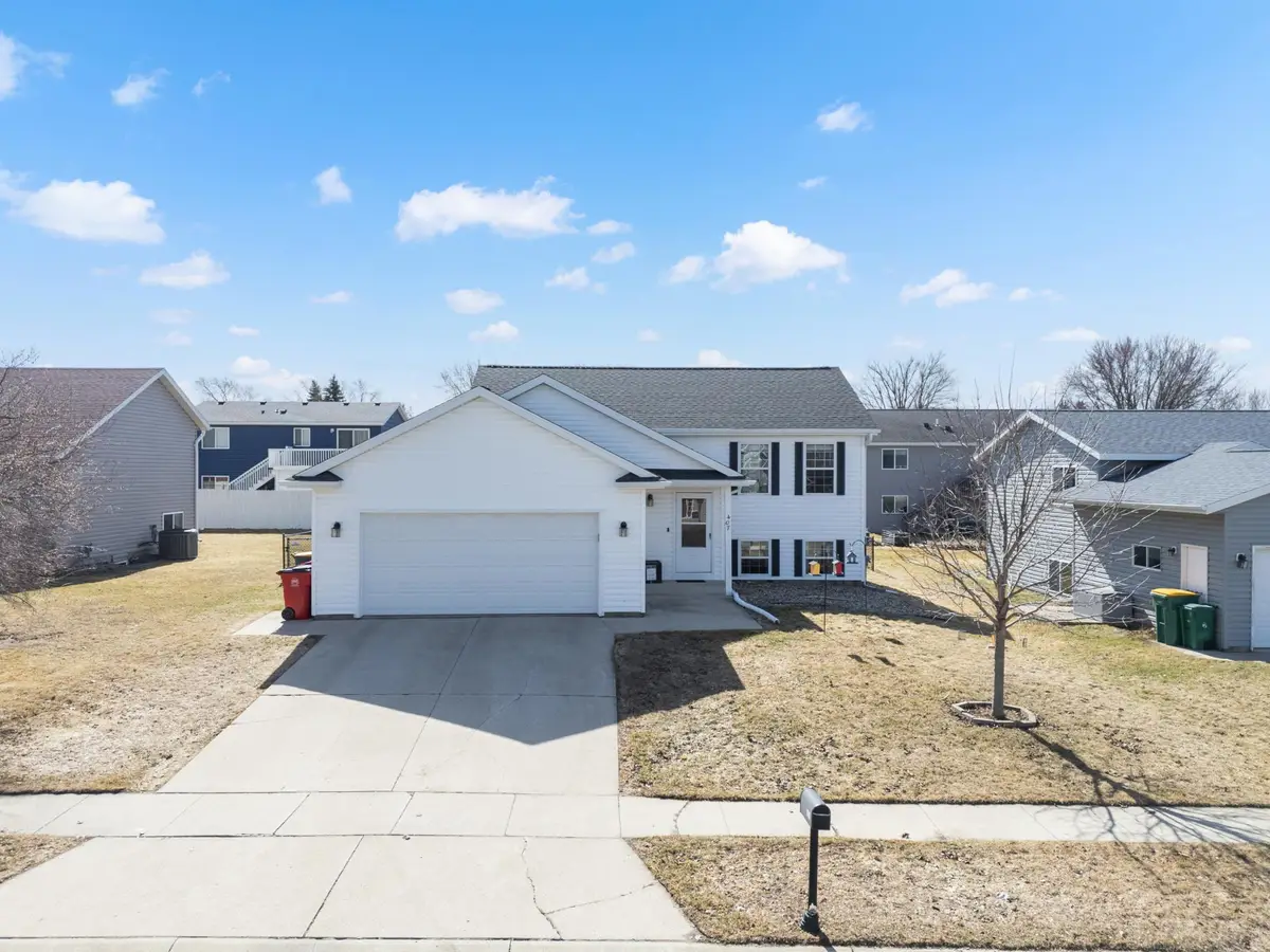 407 8th Street Nw, Dodge Center, MN 55927 - #1