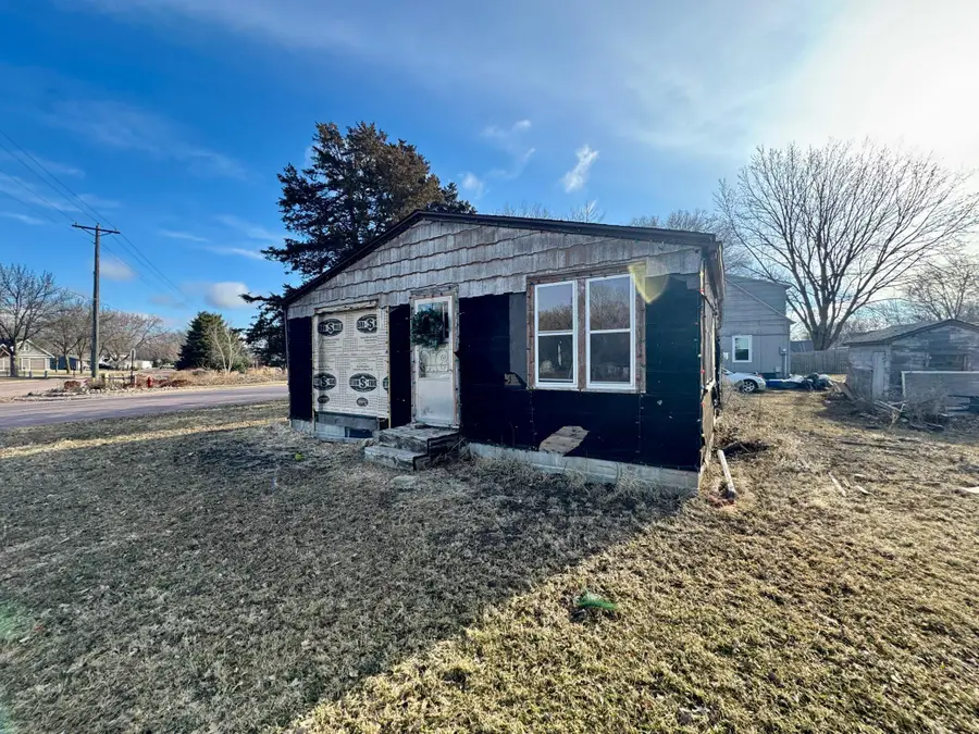 704 E Walnut Street, Redwood Falls, MN 56283 - #3