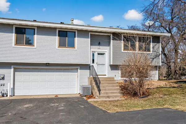 543 Clover Leaf Parkway Ne, Minneapolis, MN 55434