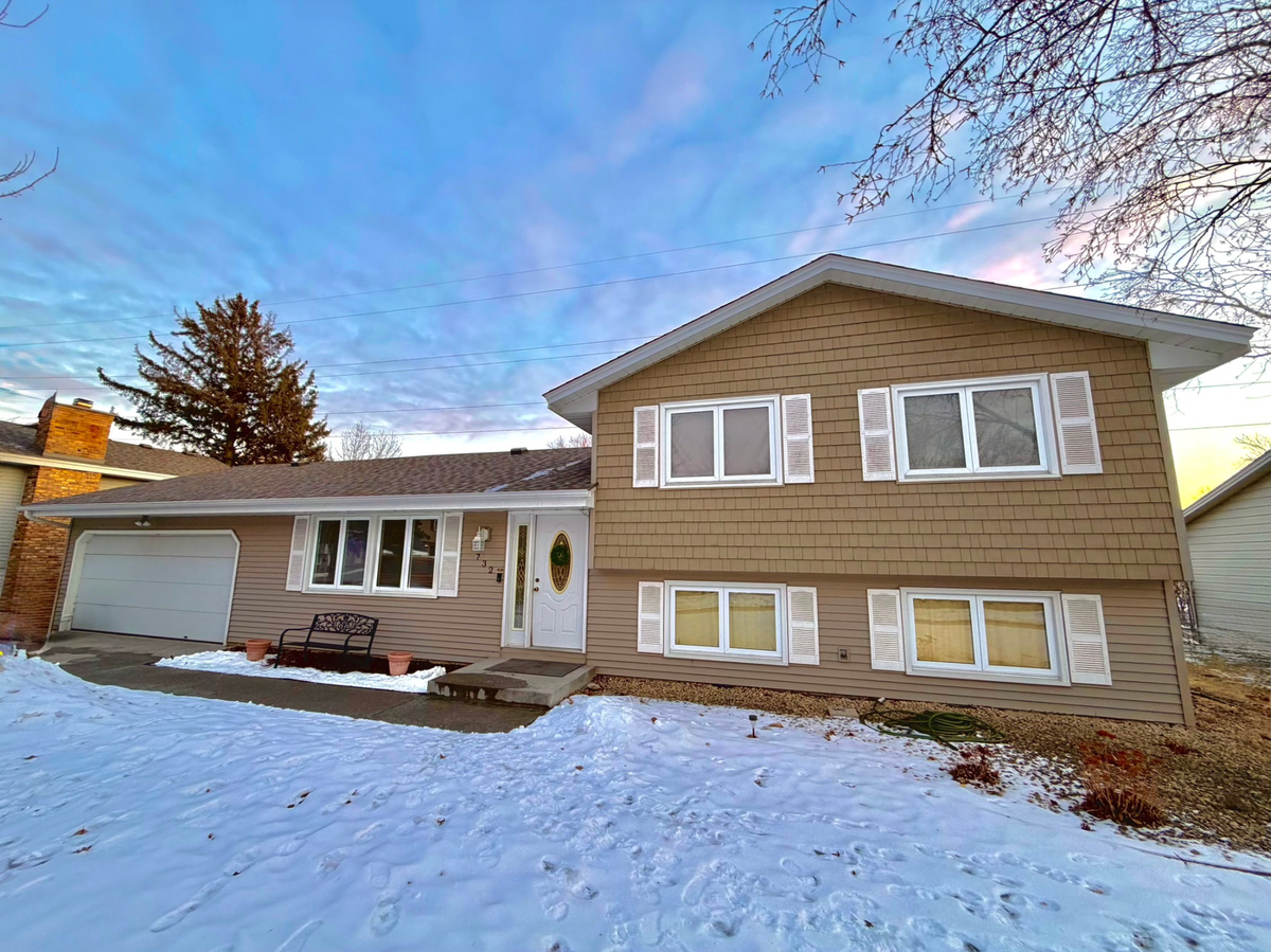 732 127th Lane Ne, Blaine, MN 55434 - #1