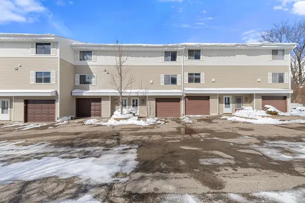 2361 Dorland Lane E, Saint Paul, MN 55119