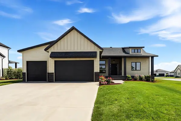 4270 Bristlecone Loop S, Fargo, ND 58104