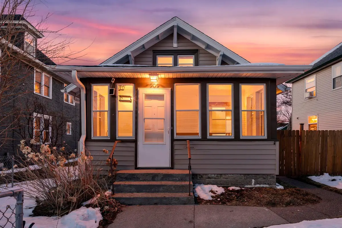 909 Saint Anthony Avenue, Saint Paul, MN 55104 - #1